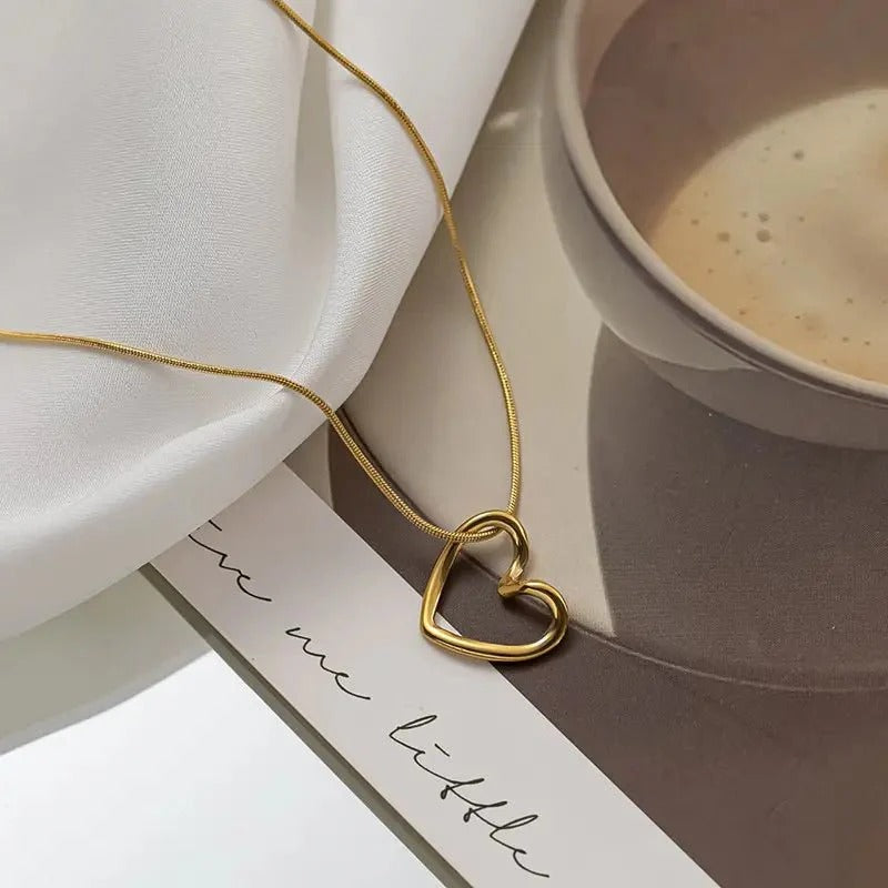 Trendy Heart Hollow Necklace | Anti-tarnish | Stainless Steel | Gold Plated