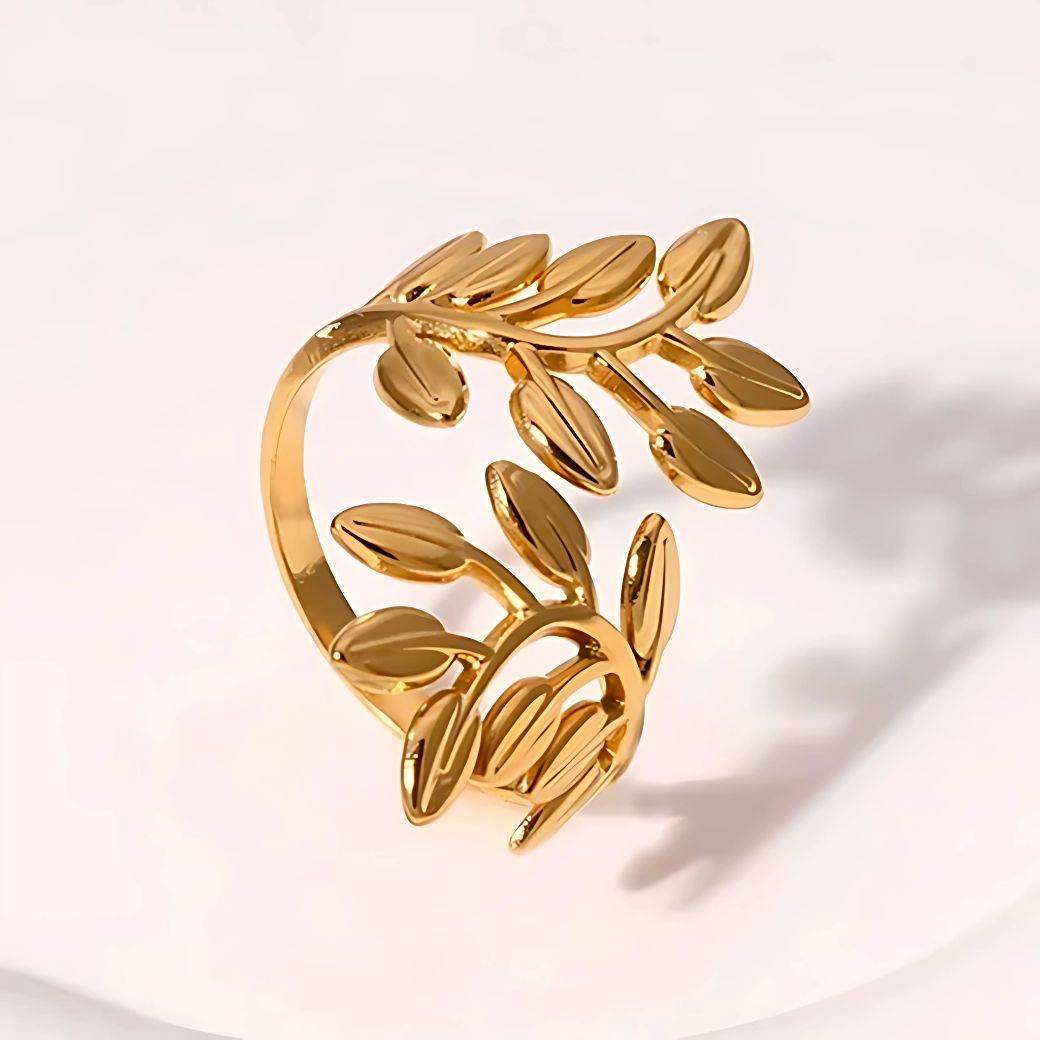 Exaggerated Leaf Ring