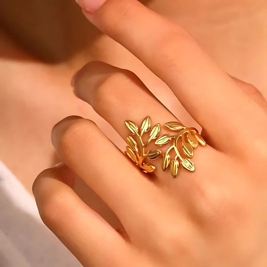 Exaggerated Leaf Ring