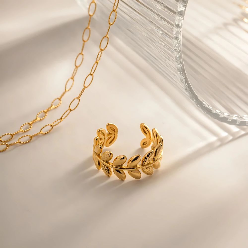 The Round of Leaves Ring