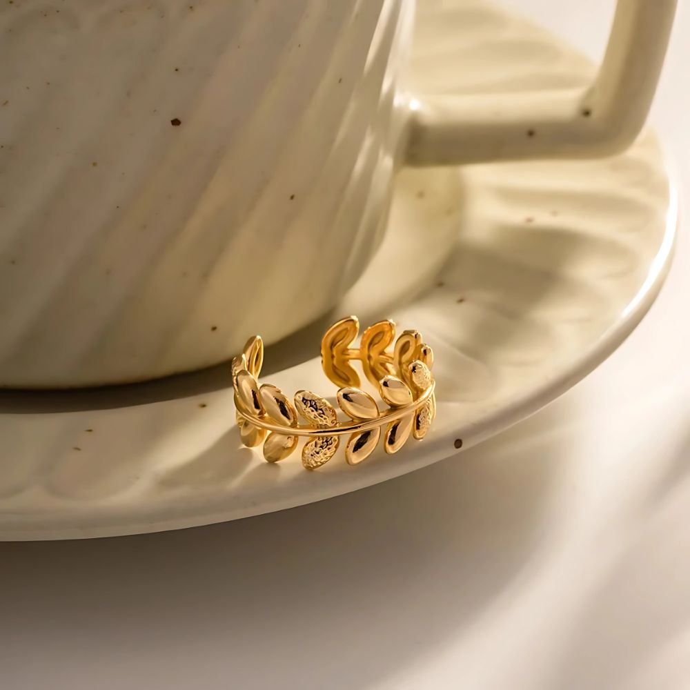 The Round of Leaves Ring