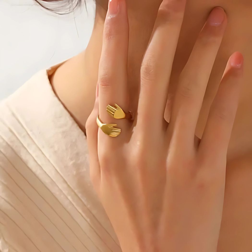 Trendy Hug Ring Try On